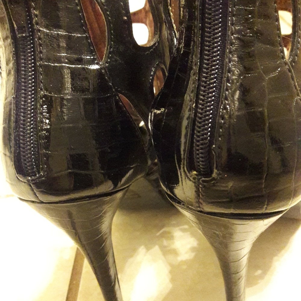 Velvet Lounge/ Peep Toe Heels - Picture 2 of 8